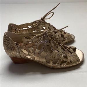 New Bella Vita Gold Snakeskin Sandals Size 7